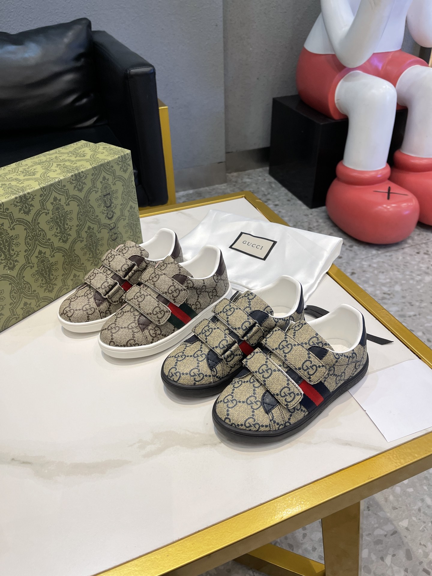 Children's shoes child